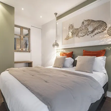 Show Time Apartment Paris